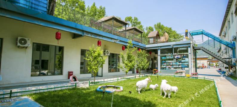 北京自游自在汽车文化主题民宿(龙庆峡店)图片