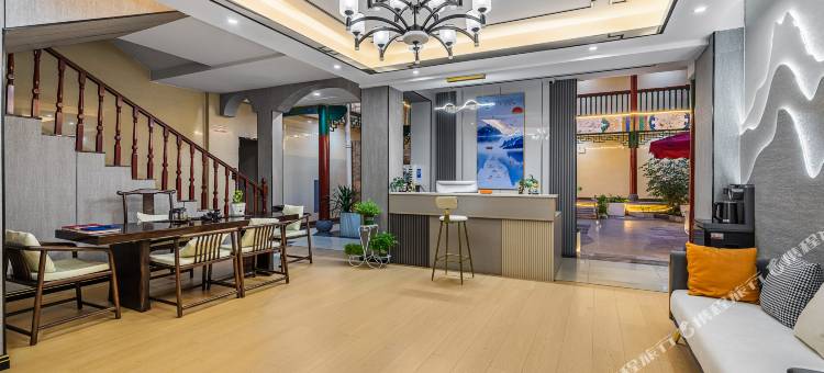 楚雄蝶恋湾客栈(德运东路彝人古镇店)图片