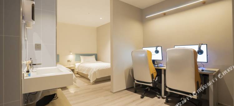 网鱼电竞酒店(上海汽车会展中心安亭地铁站店)图片