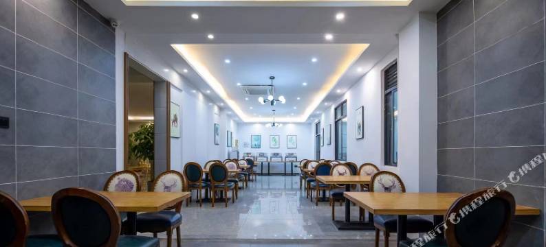 浮尔顿泳池民宿(美兰机场店)图片