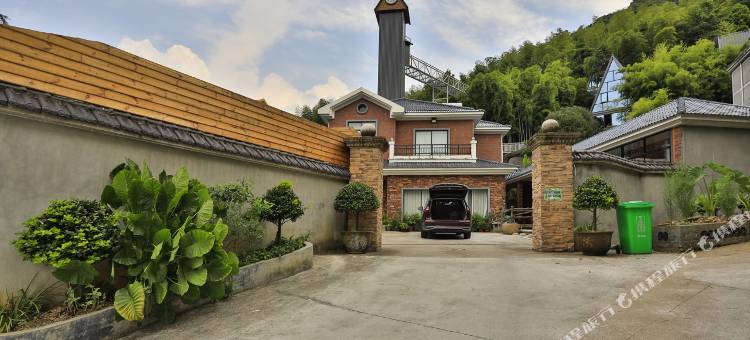 竹尖上的树屋民宿图片