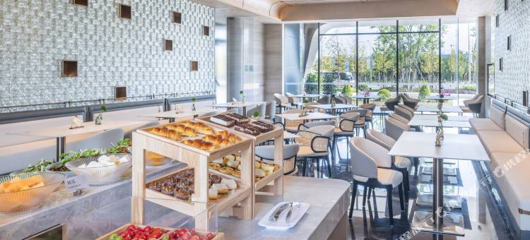 荆州火车站武德路亚朵酒店图片