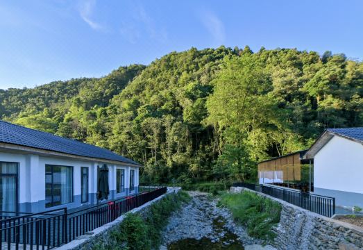 靖安塔里人家外景图