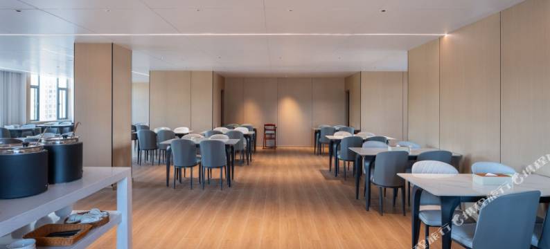 泸西禾尔曼酒店(锦辉广场店)图片