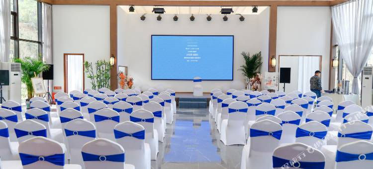 新密黄帝康养度假区房车露营基地图片