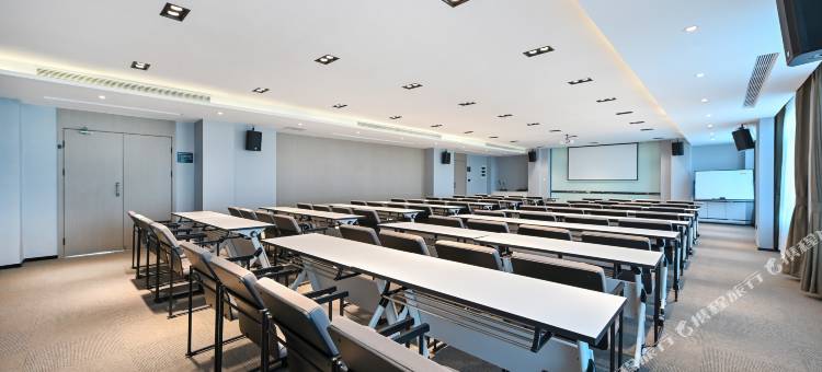 天津武清高铁站佛罗伦萨小镇亚朵酒店图片