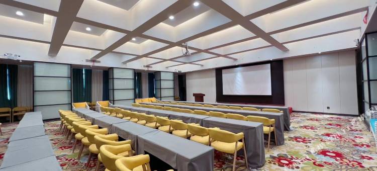 喜鹊CC酒店(焦作十二中实验小学店)图片