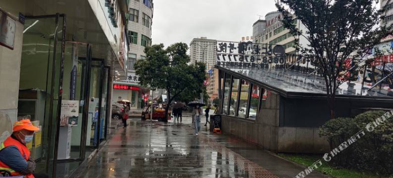 小百花酒店(六盘水人民广场高铁站店)图片