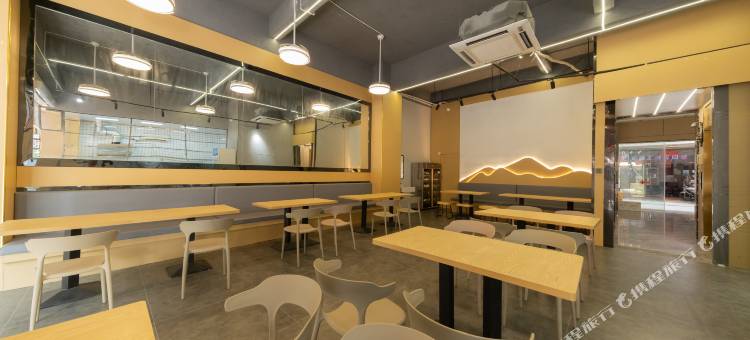 哈曼智能酒店(宾阳财政路店)图片