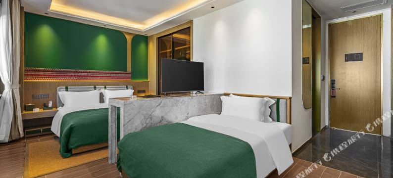 楚雄金色天华酒店(楚雄站彝人古镇店)图片