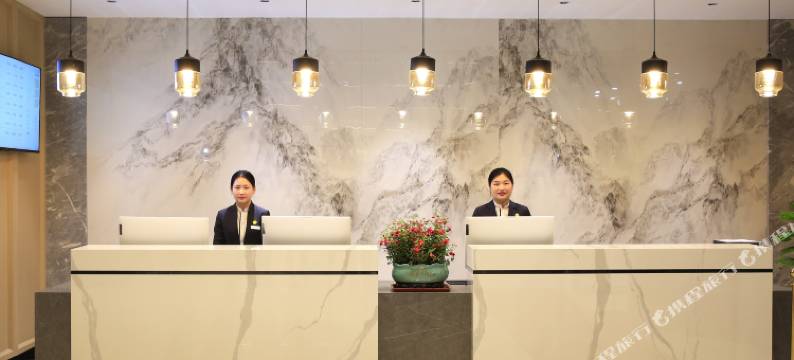 华信民航酒店(信阳高铁东站店)图片