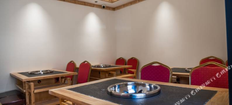 禾绒道连锁民宿(四姑娘山风情街店)图片