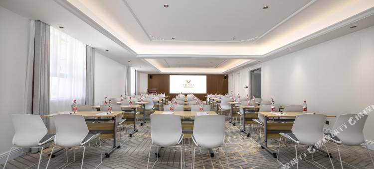 维也纳国际酒店(独山子独库公路零公里美食街店)图片
