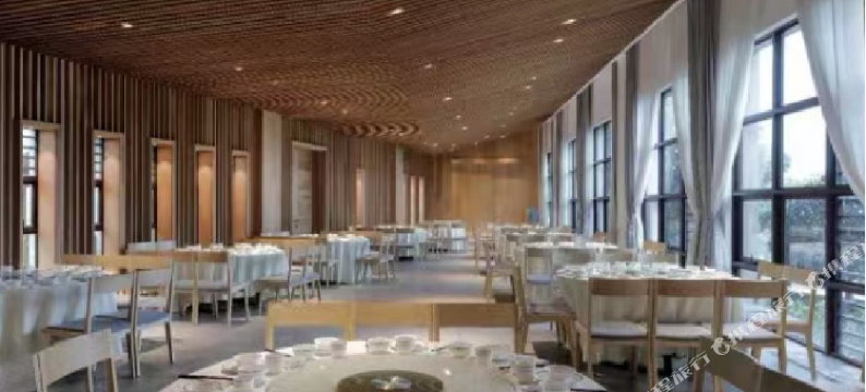 芃谷小镇圣莎拉酒店图片