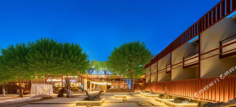 麓引泊森酒店(苏宁广场阿尔丁植物园店)图片