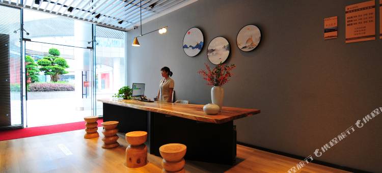 宜宾月亮半岛丽舍酒店(宜宾临港新天地大学城店)图片