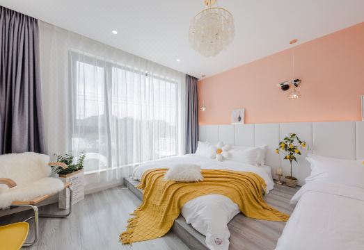 Shanghai Love at first sightHotel Overview