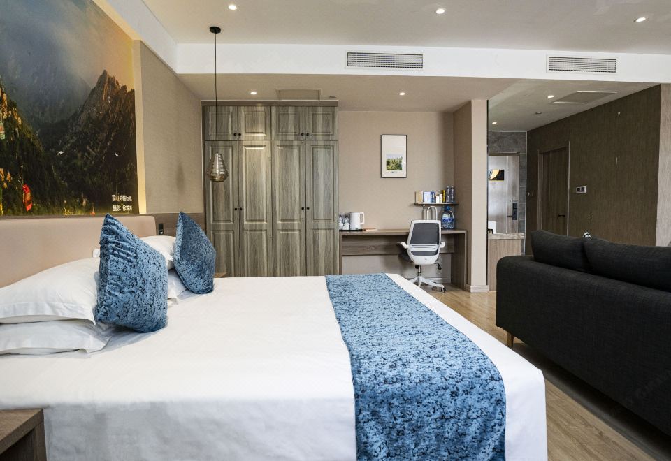 Pingyi Linyi gold and Silver Garden HotelHotel Overview