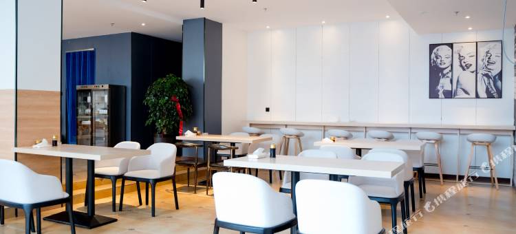 包头龙腾精品酒店(摩尔城火车东站店)图片