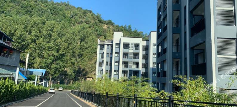 老君山闲云山居民宿(鸾州大道分店)图片