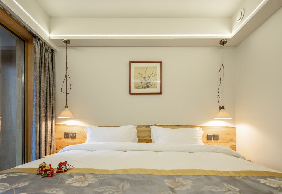 Jingzhao Station Hotel Overview