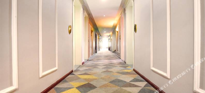 万丽主题酒店(广安摩尔春天百货店)图片