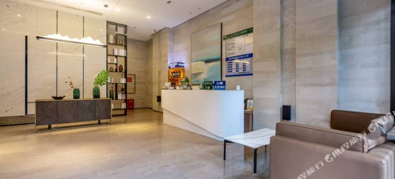 尖峰·悦电竞酒店(重庆观音桥红旗河沟地铁站店)图片