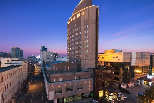 选择房间开业:2015长春丽晶饭店位于长春市人民大街,临近胜利大街