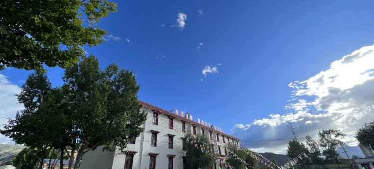 羊湖蕃圣度假山庄图片