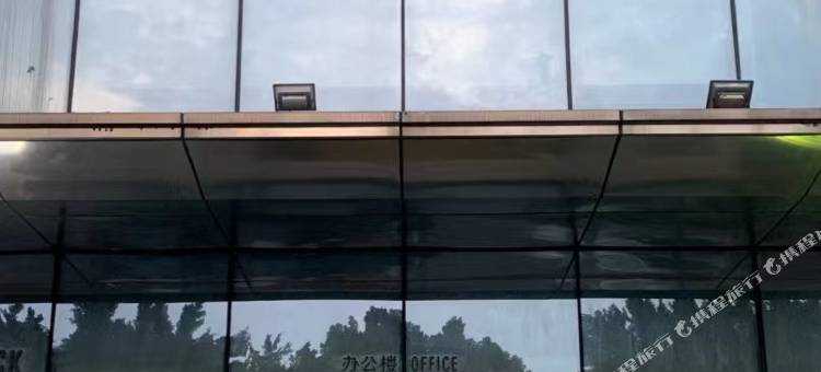 佛山夏洛特威龙电竞公寓 (锦龙地铁站店)图片