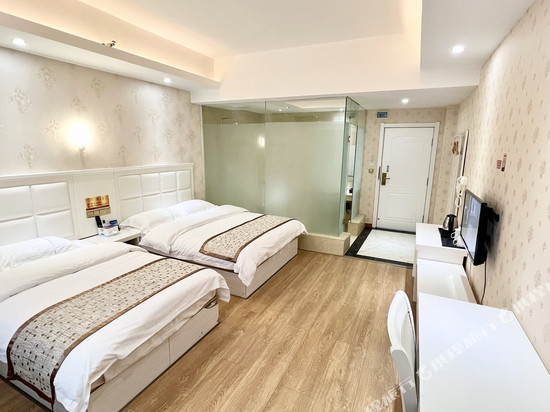 罗平林硕假日酒店