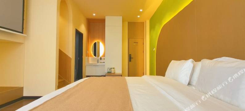 山来一宿酒店(七彩丹霞景区店)图片