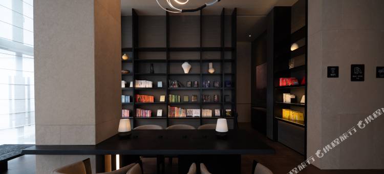 张家界国家森林公园标志门亚朵酒店图片