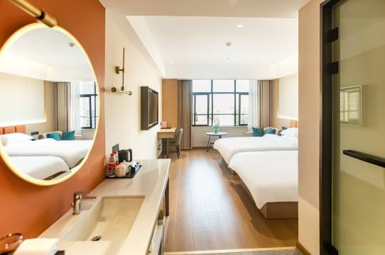 广西大厦酒店(武汉黄鹤楼粮道街美食街店)