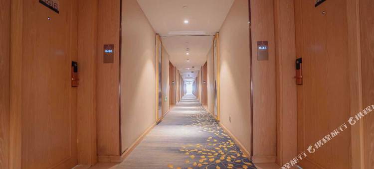 艺龙万国酒店(济南山东国际会展中心匡山汽车大世界店)图片