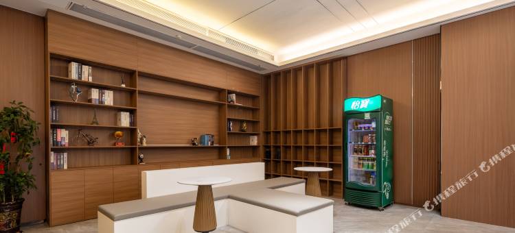 晴天假日公寓(遂溪全丰广场店)图片