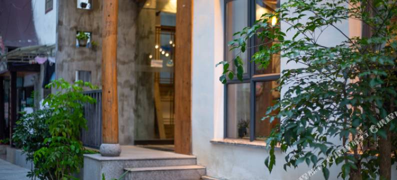 张家界指南针精品客栈(天门山索道店)图片