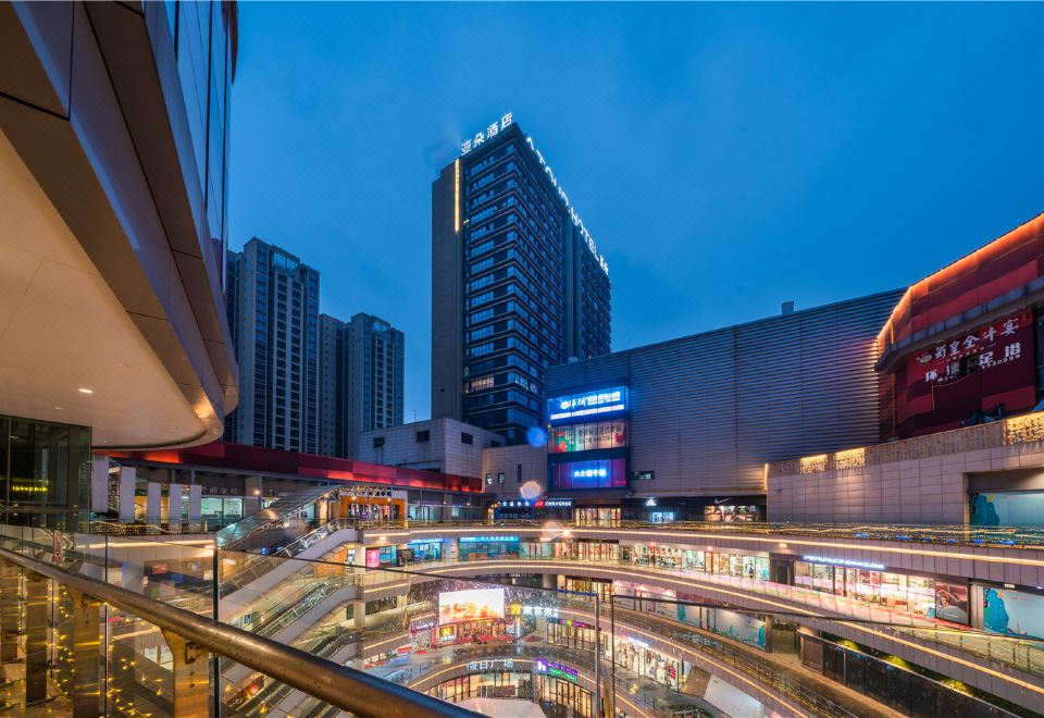 泸州步步高新天地亚朵酒店外景图