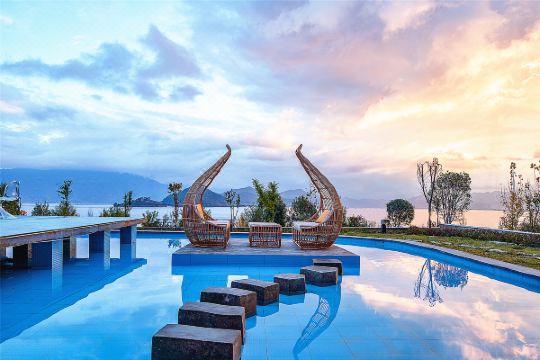 泸沽湖山水丽景熙悦酒店