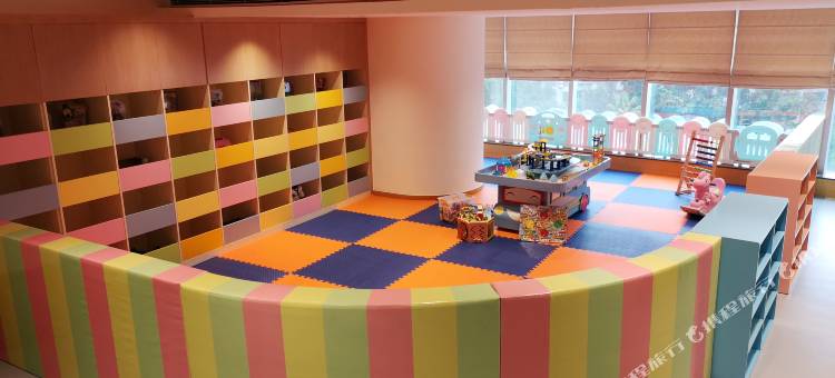 珠海粤财皇冠假日酒店(情侣路海滨泳场店)图片