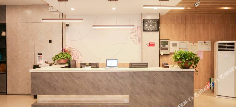 派酒店(郑州曼哈顿广场燕庄地铁站店)图片