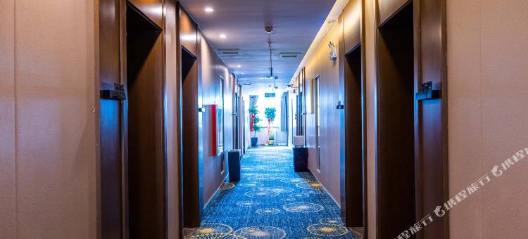 柏青酒店(哈密高铁站店)图片