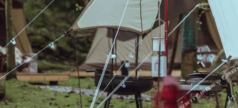 峨眉山谜途露营图片