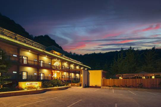 山生有幸汤泉民宿