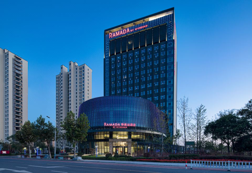 平湖鼎仁华美达酒店外景图