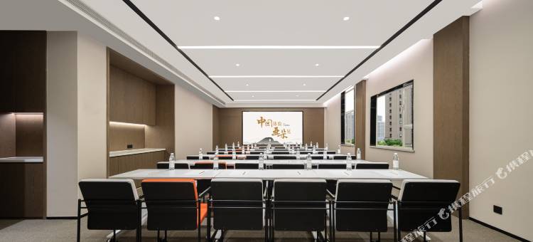 乌鲁木齐医学院师范大学亚朵酒店图片