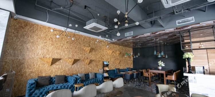 喜悦优客观影民宿(二七万达锦荣轻纺城店)图片