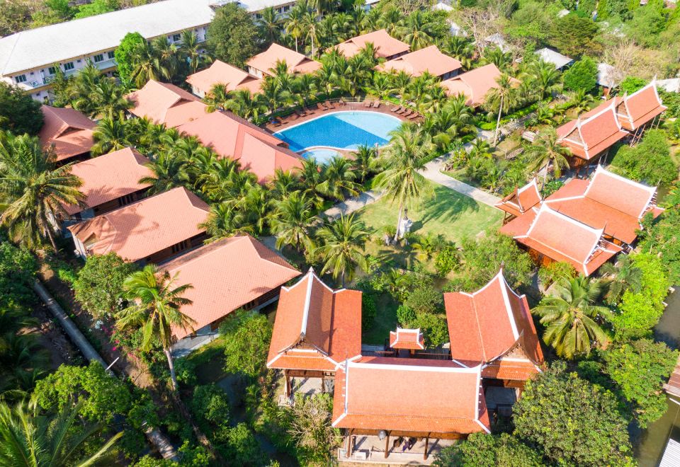 Maikaew Damnoen Resort Hotel Overview