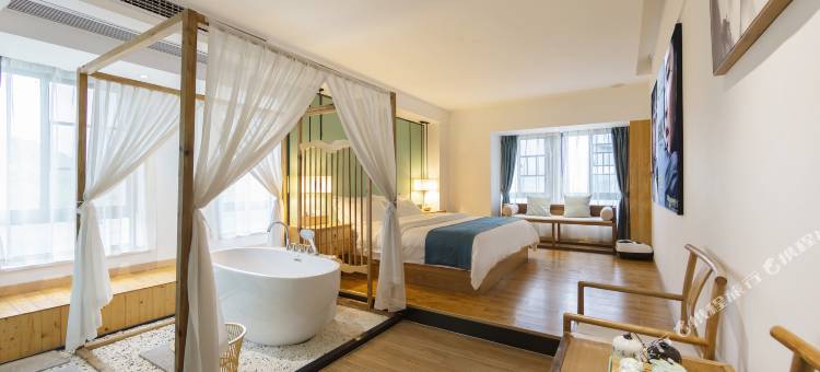 美驿轻奢名宿(张家界旅游步行街南门口美食街店)图片