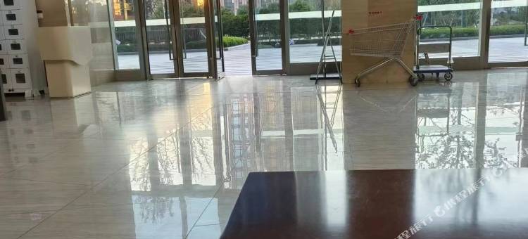 美橙城市民宿(高新区银泰百货店)图片